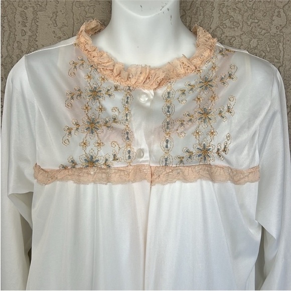 Vintage Other - Vintage Lace Embroidered Nightgown & Robe Set White Nylon Made USA Large